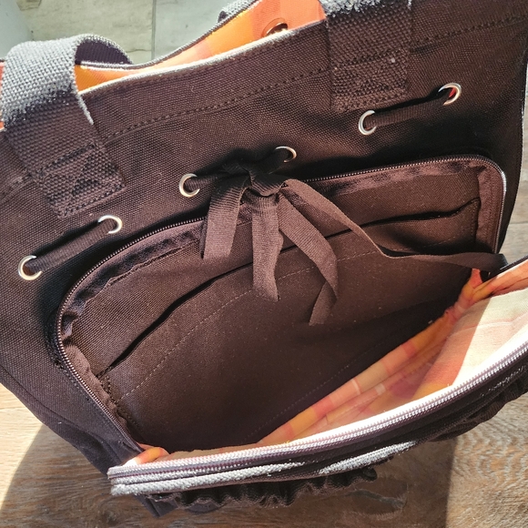 NINE WEST DIAPER BAG TOTE WITH ACCESORIES. CAN BE USED AS A WORK OR SCHOOL BAG. - Picture 4 of 5